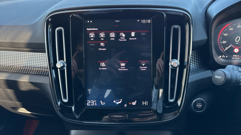 Volvo Xc40 2.0 T4 R DESIGN Pro 5dr AWD Geartronic Petrol Estate